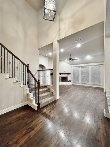 301 Autumnwood Drive, Mansfield, TX 76063