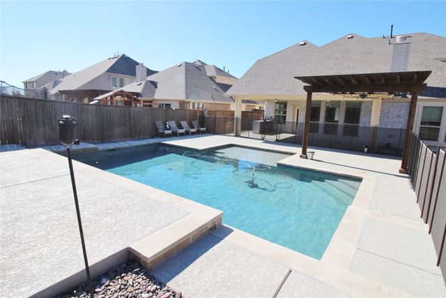 301 Autumnwood Drive, Mansfield, TX 76063