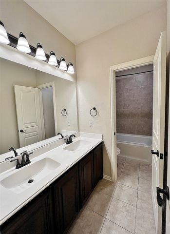 301 Autumnwood Drive, Mansfield, TX 76063