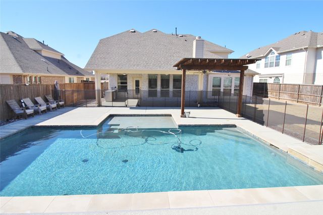 301 Autumnwood Drive, Mansfield, TX 76063