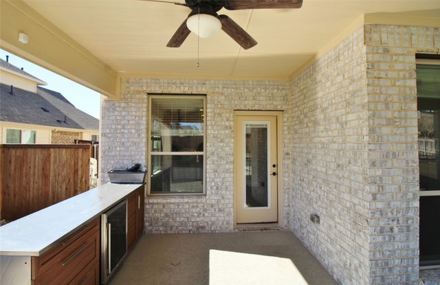 301 Autumnwood Drive, Mansfield, TX 76063