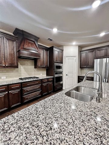 301 Autumnwood Drive, Mansfield, TX 76063