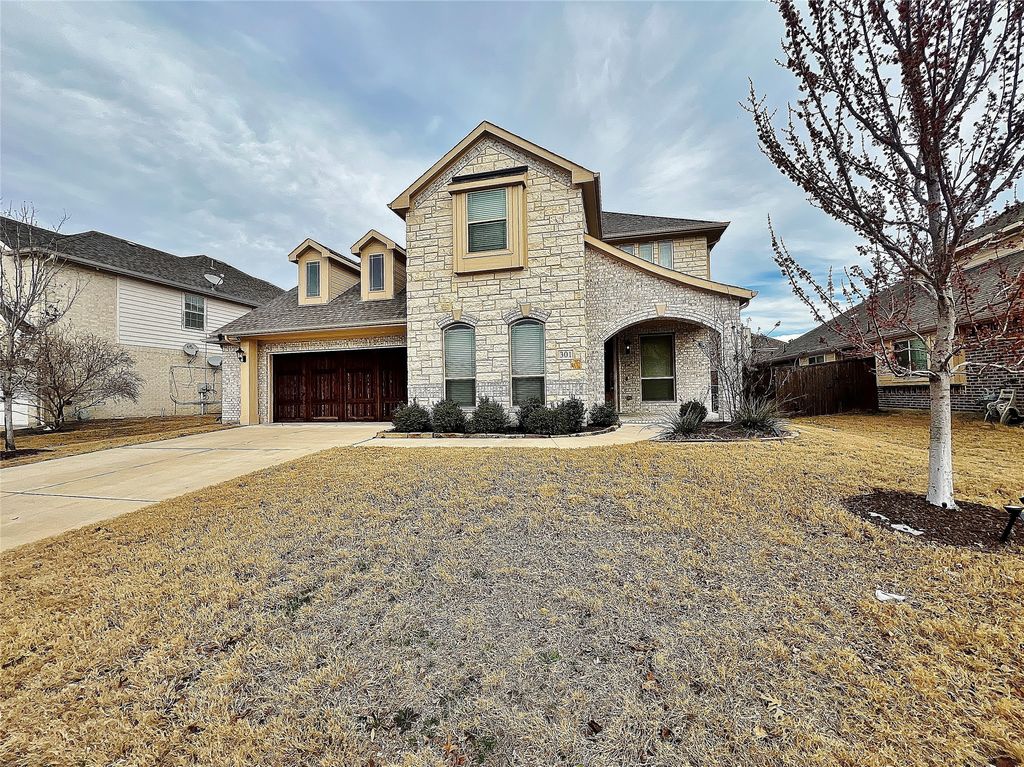 301 Autumnwood Drive, Mansfield, TX 76063