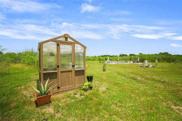 6289 Maynard Hallmark Road, Waelder, TX 78959