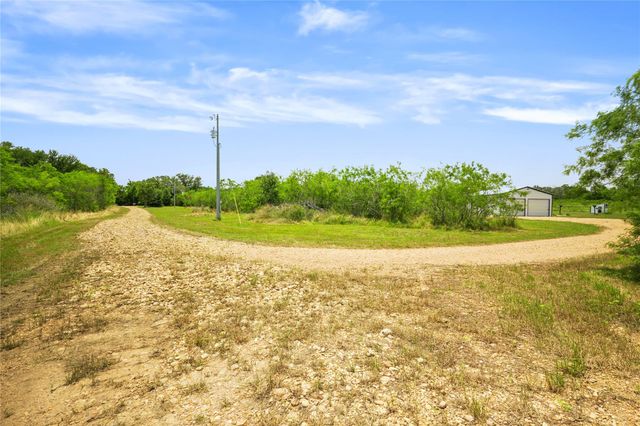 6289 Maynard Hallmark Road, Waelder, TX 78959