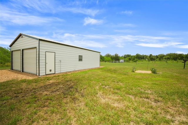 6289 Maynard Hallmark Road, Waelder, TX 78959