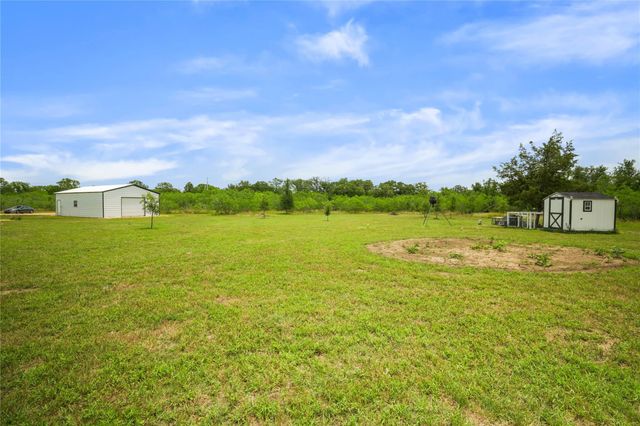 6289 Maynard Hallmark Road, Waelder, TX 78959