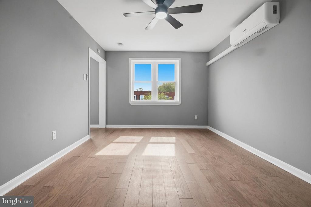 Image 10 of property listing at 906 1ST ST, Baltimore, MD 21225