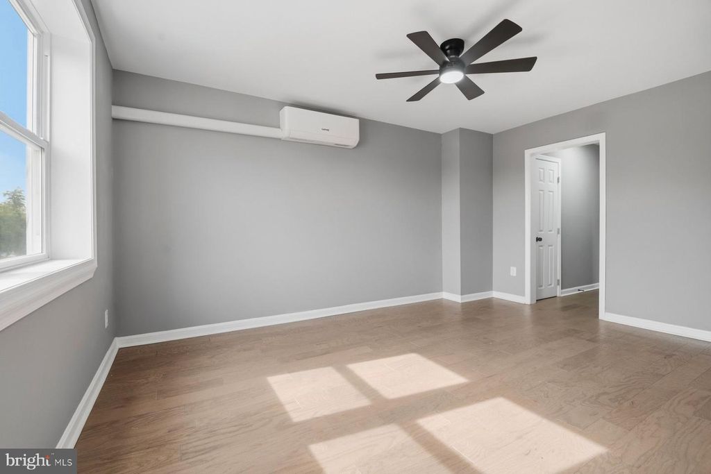 Image 13 of property listing at 906 1ST ST, Baltimore, MD 21225