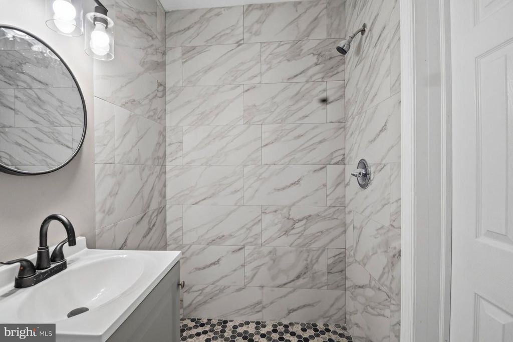Image 16 of property listing at 906 1ST ST, Baltimore, MD 21225