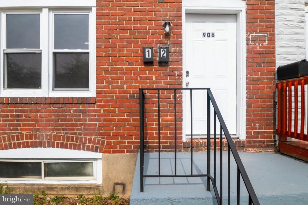 Image 2 of property listing at 906 1ST ST, Baltimore, MD 21225