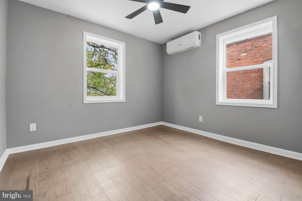 Image 4 of property listing at 906 1ST ST, Baltimore, MD 21225