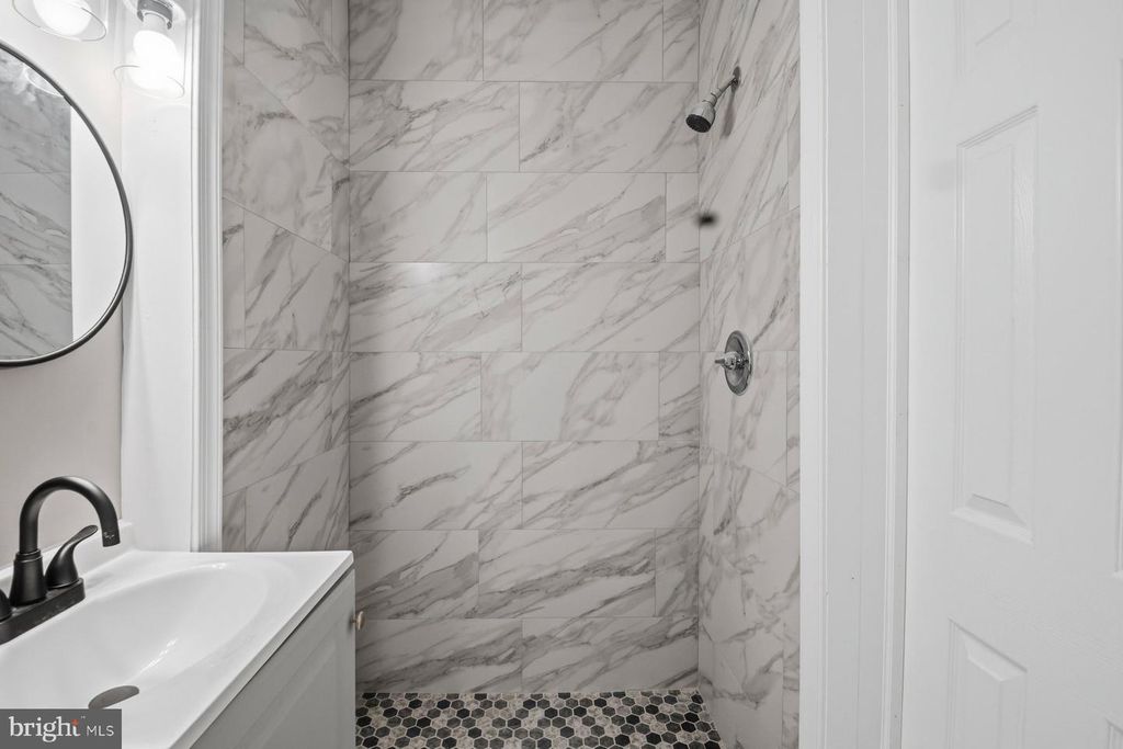 Image 6 of property listing at 906 1ST ST, Baltimore, MD 21225