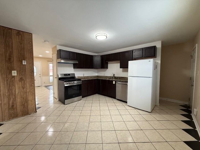 1012 Vine Street, Streamwood, IL 60107