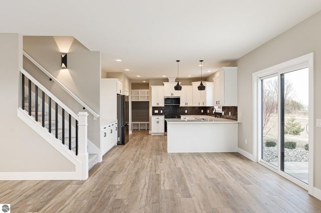 872 Vienna Way, Traverse City, MI 49696