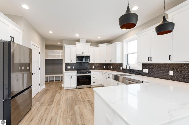 872 Vienna Way, Traverse City, MI 49696