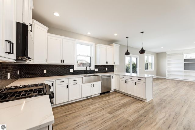 872 Vienna Way, Traverse City, MI 49696