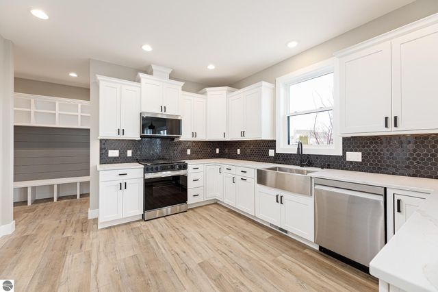 872 Vienna Way, Traverse City, MI 49696