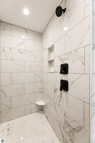 872 Vienna Way, Traverse City, MI 49696