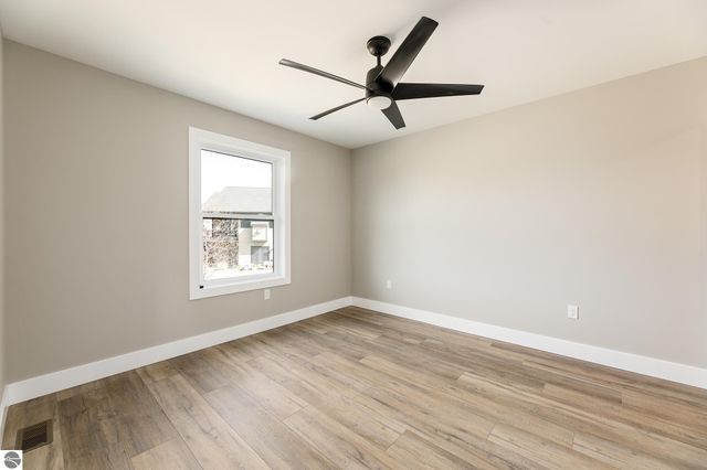 872 Vienna Way, Traverse City, MI 49696