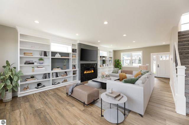 872 Vienna Way, Traverse City, MI 49696