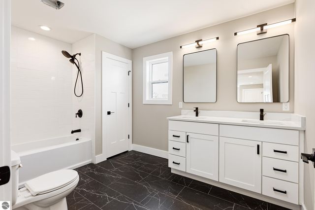 872 Vienna Way, Traverse City, MI 49696