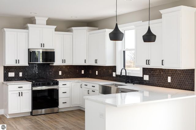 872 Vienna Way, Traverse City, MI 49696