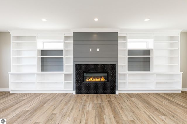 872 Vienna Way, Traverse City, MI 49696