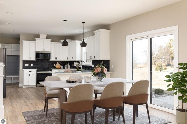 872 Vienna Way, Traverse City, MI 49696