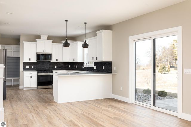 872 Vienna Way, Traverse City, MI 49696