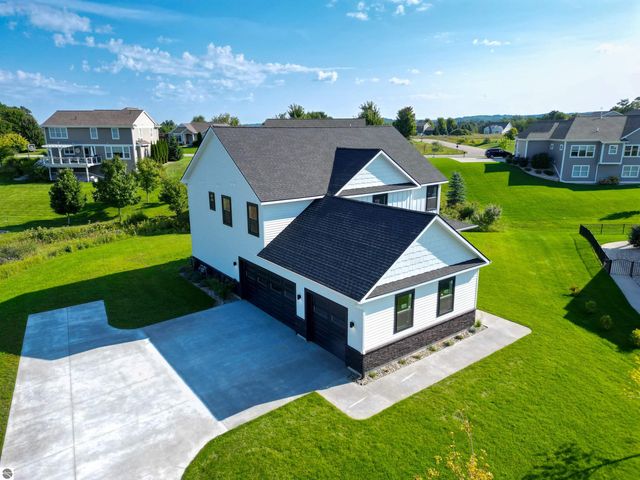 872 Vienna Way, Traverse City, MI 49696