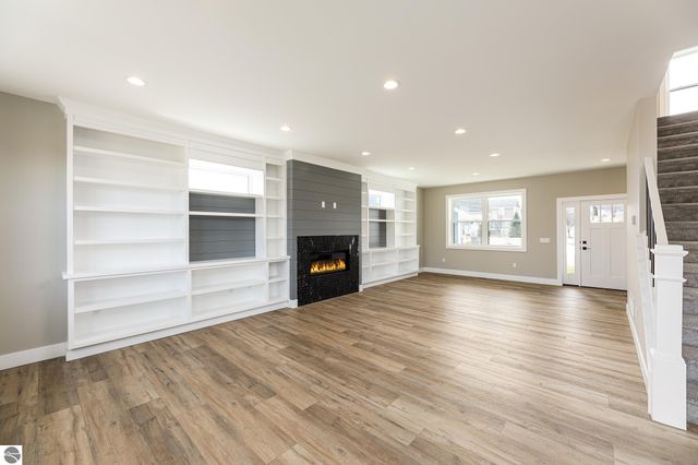 872 Vienna Way, Traverse City, MI 49696