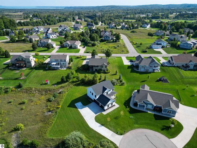 872 Vienna Way, Traverse City, MI 49696