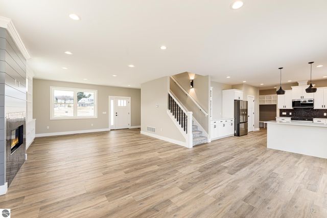 872 Vienna Way, Traverse City, MI 49696