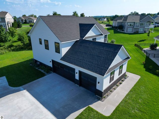 872 Vienna Way, Traverse City, MI 49696