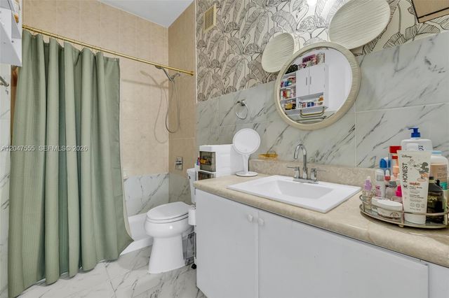 17820 NW 73rd Avenue 1031, Hialeah, FL 33015