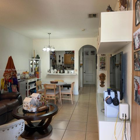 17820 NW 73rd Avenue 1031, Hialeah, FL 33015