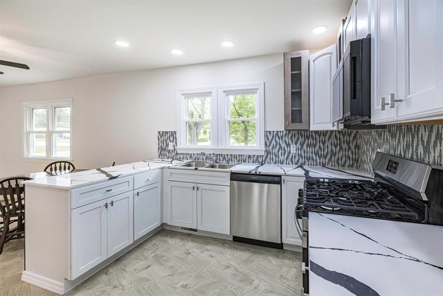1696 DAVIS Avenue, Erie, PA 16509