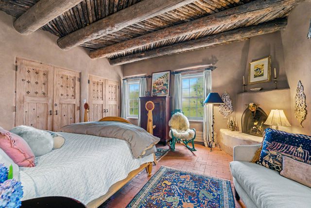 50 Vuelta Maria A and B, Santa Fe, NM 87506