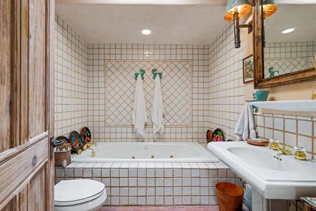 50 Vuelta Maria A and B, Santa Fe, NM 87506