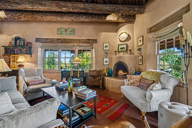 50 Vuelta Maria A and B, Santa Fe, NM 87506