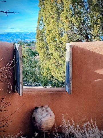 50 Vuelta Maria A and B, Santa Fe, NM 87506