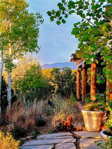 50 Vuelta Maria A and B, Santa Fe, NM 87506