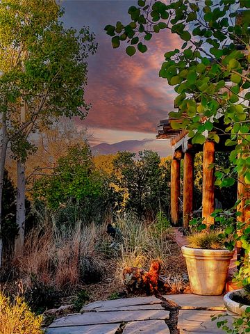 50 Vuelta Maria A and B, Santa Fe, NM 87506