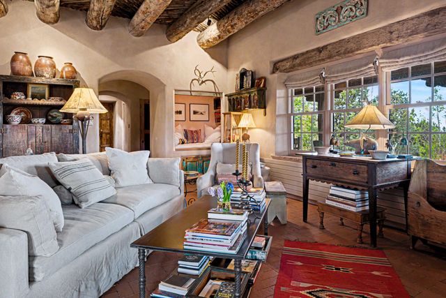 50 Vuelta Maria A and B, Santa Fe, NM 87506