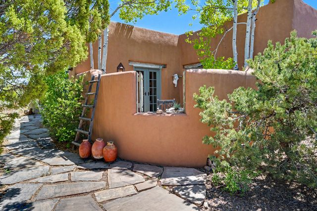 50 Vuelta Maria A and B, Santa Fe, NM 87506
