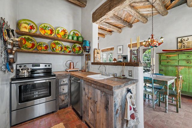 50 Vuelta Maria A and B, Santa Fe, NM 87506