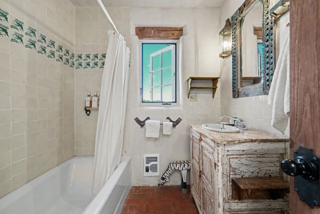 50 Vuelta Maria A and B, Santa Fe, NM 87506