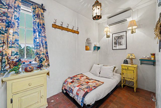 50 Vuelta Maria A and B, Santa Fe, NM 87506