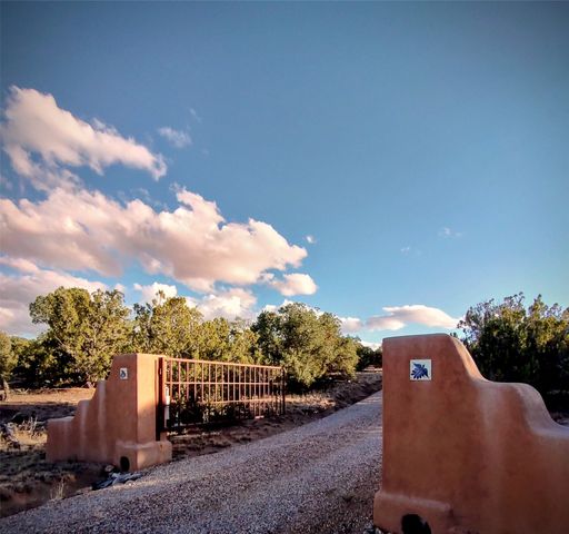 50 Vuelta Maria A and B, Santa Fe, NM 87506